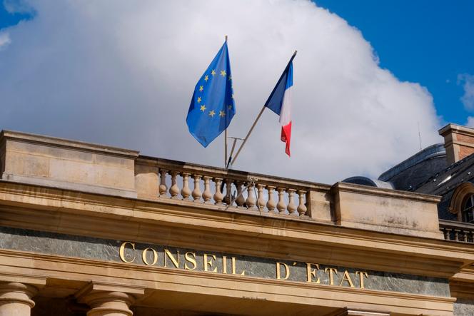 Fronton du Conseil d'Etat, Paris.