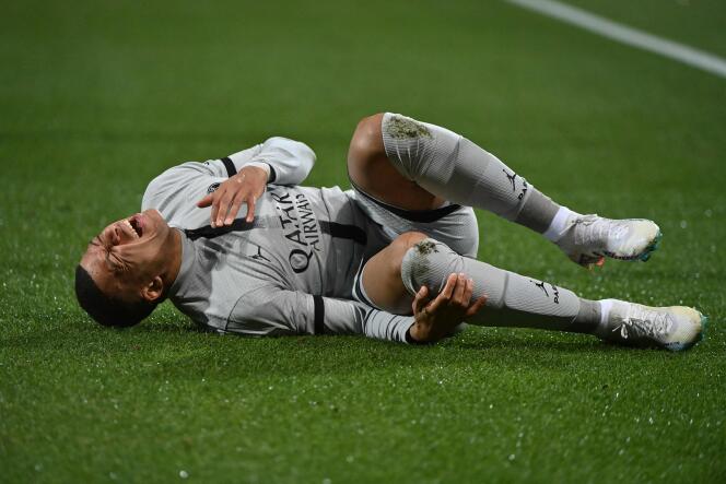 L’attaquant du Paris Saint-Germain Kylian Mbappé s’est blessé durant le match contre Montpellier Hérault SC le 1ᵉʳ février 2023.