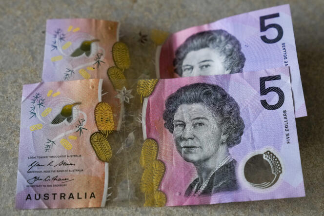 Le billet de 5 dollars est le seul sur lequel figure actuellement l’effigie d’un monarque britannique en Australie.