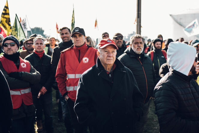 Rassemblement de salariés de la plateforme pétrochimique de Lavera à l’appel de plusieurs organisations syndicales pour protester contre la réforme des retraites, à Martigues (Bouches-du-Rhône), le 26 janvier 2023. 