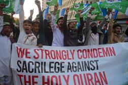 Des militants du parti religieux Jamaat-e-Islami protestent contre l’autodafé d’un Coran en Suède, à Karachi (Pakistan), le 26 janvier 2023. 