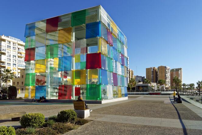 La façade colorée du Centre Pompidou Malaga, en Espagne, « El Cubo », un puits de lumière revisité par l’artiste Daniel Buren, en février 2019.