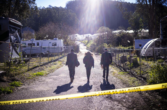 Des agents du FBI se dirigent vers la scène du crime à Half Moon Bay, en Californie (Etats-Unis), le 29 janvier 2023, où un ouvrier agricole chinois a tué plusieurs personnes, le 23 janvier.
