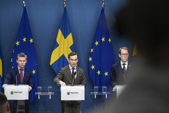 El ministro de Defensa de Suecia, Pal Jonson, el primer ministro, Ulf Kristersson, y el ministro de Relaciones Exteriores, Tobias Billstrom, en una conferencia de prensa sobre la candidatura de Suecia a la OTAN, en Stokcholm el 24 de enero de 2023.