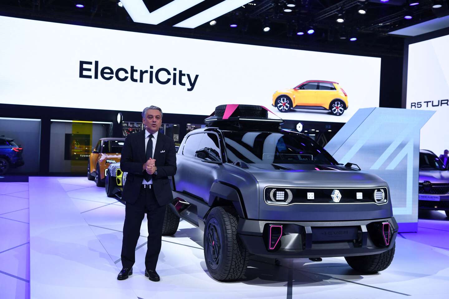 Renault présente une nouvelle gamme plus électrique et dit adieu aux vieilles gloires