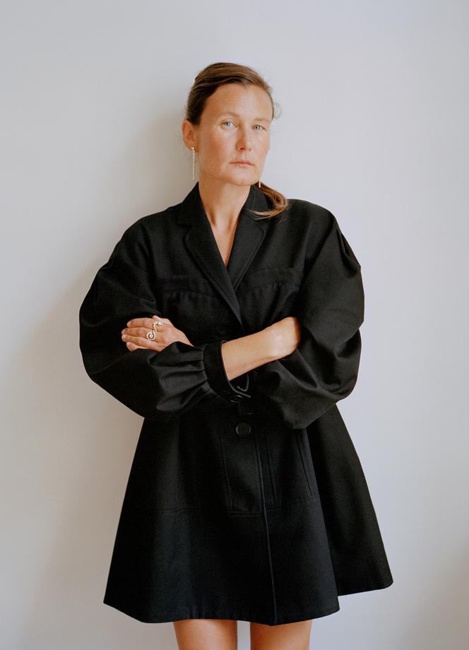 Sophie Bille Brahe usa solo oro, diamantes y perlas, pero los rechaza de una manera muy personal.