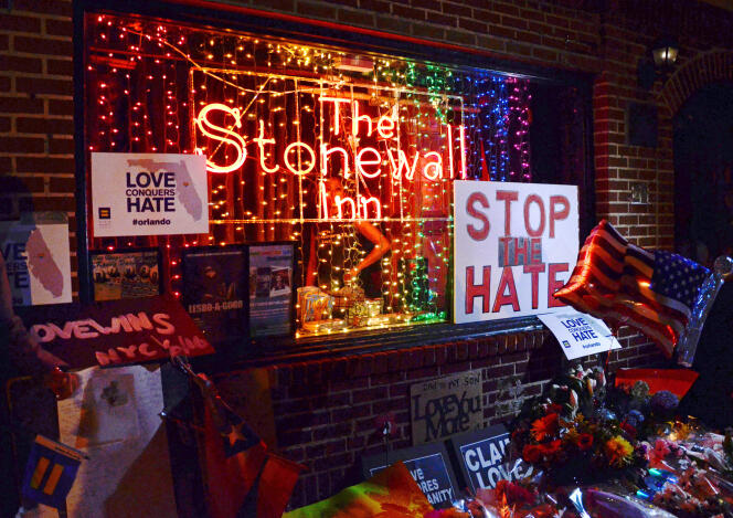 Hommage aux victimes de la fusillade dans une discothèque gay, à Orlando (Floride), en 2016.