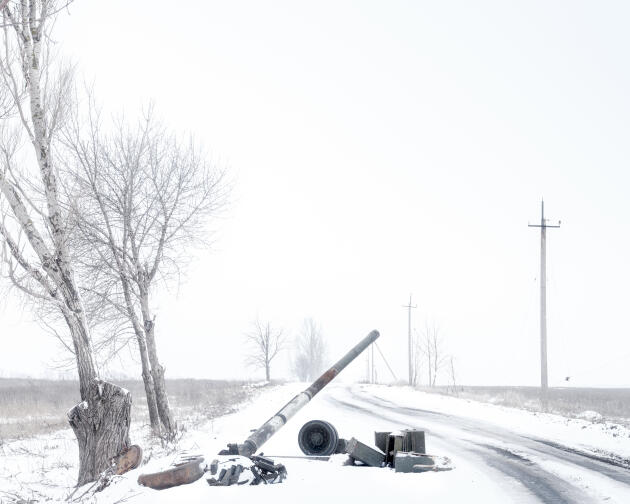 Des véhicules militaires russes détruits, dont l’emplacement n’est pas divulgué, près de la ligne de front dans la province de Donetsk (Ukraine), le 1er février 2023.