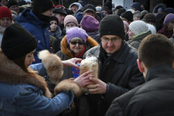 Distribution de nourriture et de vivres à Zaporijia, le 6 février 2023.