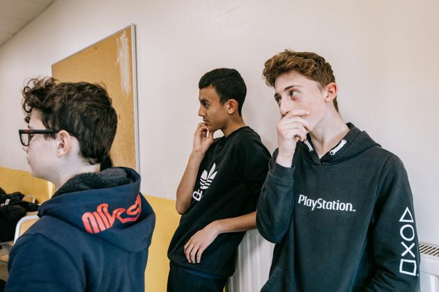 Des élèves du collège Emmanuel-Maffre-Baugé de Paulhan (Hérault), lors d’un groupe de parole, le 2 février 2023.