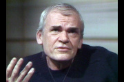 Milan Kundera dans l’émission littéraire « Apostrophes », en 1984.