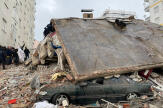 Un puissant séisme fait des centaines de victimes en Turquie et en Syrie