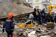 People search through rubble following an earthquake in Diyarbakir, Turkey, February 6, 2023.