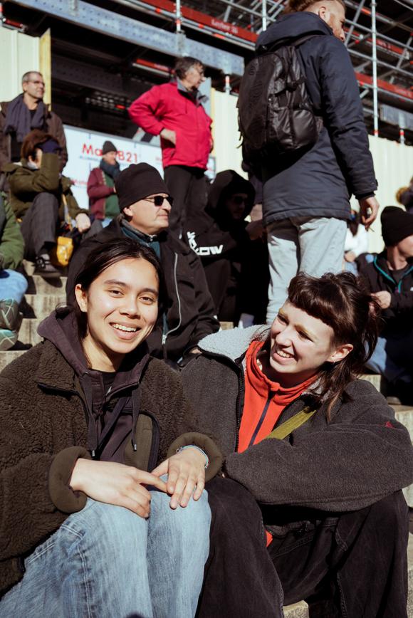 Jade (à gauche), 19 ans, en licence de médiation culturelle, et Anita, 17 ans, en licence de sciences politiques et histoire à Paris, le 7 février 2023.