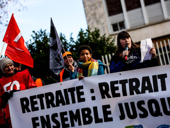 Rassemblement de jeunes avant le départ de la manifestation, à Alès (Gard), le 7 février 2023.