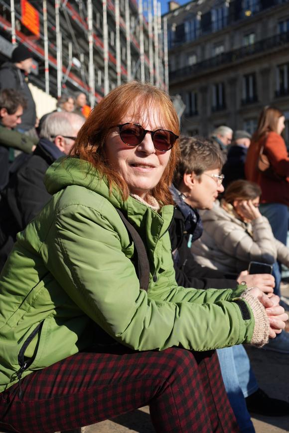 Sandrine Monnoury, 60 ans, retraitée ancienne fonctionnaire, bibliothécaire dans les Yvelines. Sur les marches de l’opéra Garnier lors de la troisième journée de mobilisation contre la réforme des retraites le 7 février 2023.