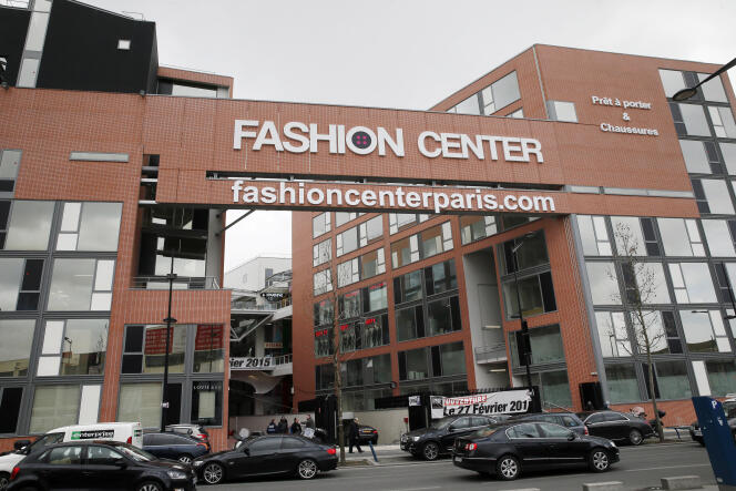 Le Fashion Center » destiné aux grossistes chinois à Aubervilliers (Seine-Saint-Denis), le 31 mars 2015.