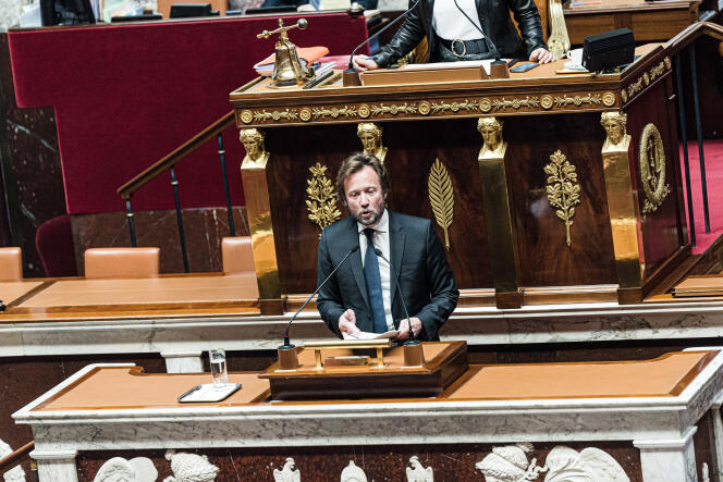 Le député (PS) des Landes, Boris Vallaud, à la tribune, lors de la première journée de discussion sur la réforme des retraites, à l’Assemblée nationale, à Paris, le 6 février 2023. 