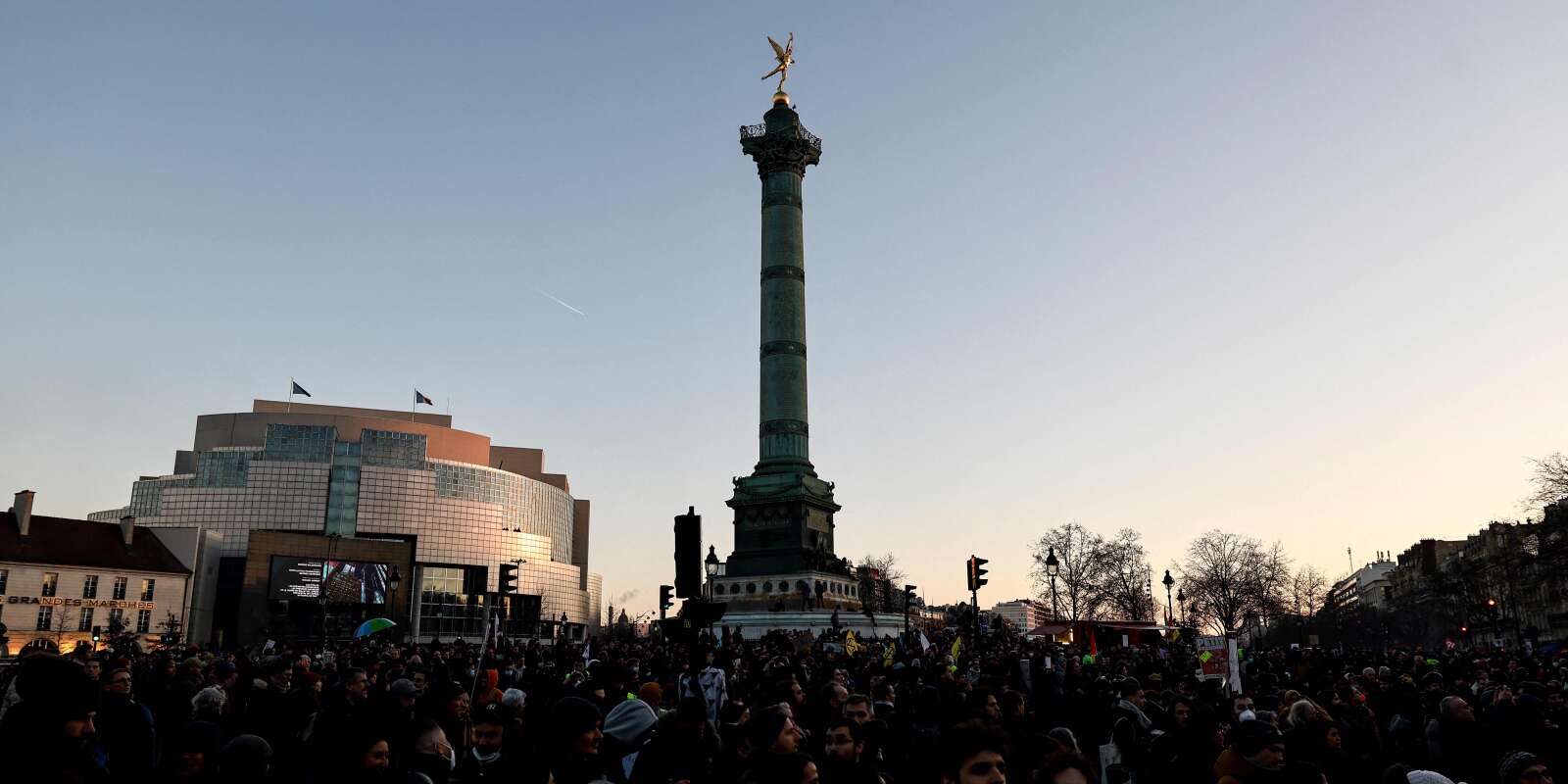 Arrivée des manifestants contre la réforme des retraites, place de la Bastille, à Paris, le mardi 7 février 2023.