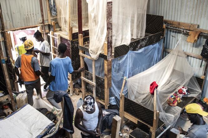 Baraques de travailleurs des chantiers de Diamniadio, ville nouvelle en construction à une quarantaine de kilomètres de Dakar.