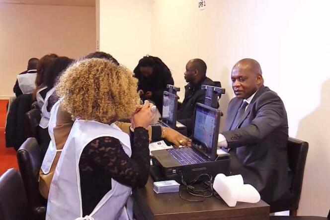 Enrôlement d’électeurs congolais à l’ambassade de la République démocratique du Congo (RDC), le 25 janvier 2023.