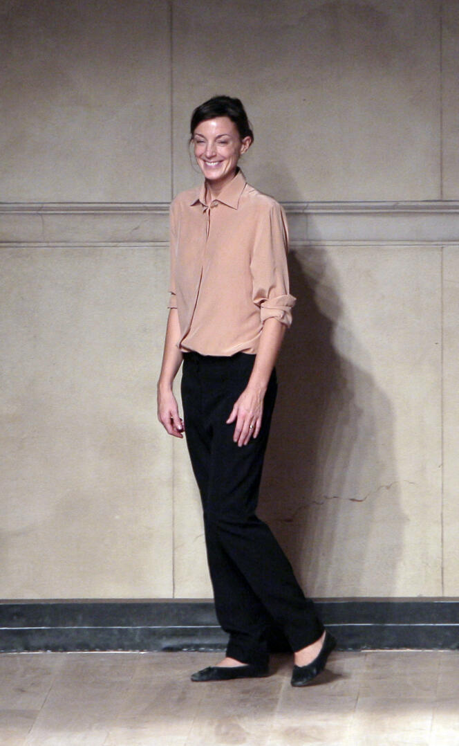 British designer Phoebe Philo waves to the public at the end of Celine's ready-to-wear fashion show for the spring-summer 2010 season, in Paris, October 5, 2009.