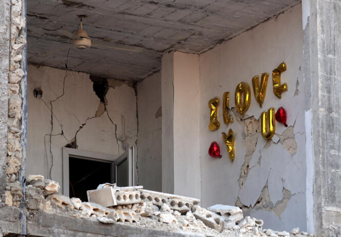 Un bâtiment endommagé à la suite du tremblement de terre, dans la ville rebelle de Jindires, en Syrie, le 9 février 2023. 