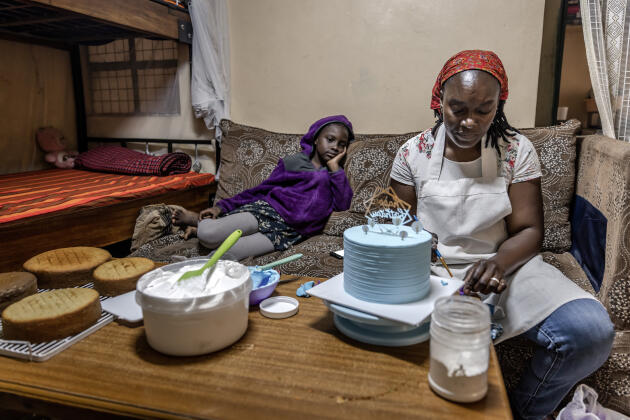Lilian Kiganga vend ses produits exclusivement via les réseaux sociaux et les applications téléphoniques. Elle n’a pas de magasin physique et elle prépare ses gâteaux sur commande dans son petit appartement d’un quartier populaire de Nairobi.