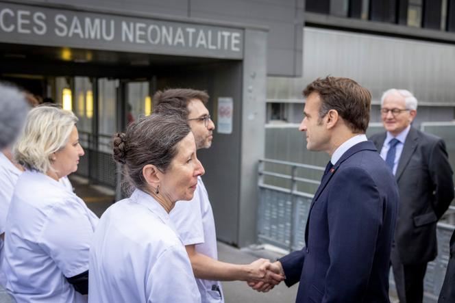 Emmanuel Macron en el centro hospitalario del sur de Ile-de-France para una visita y deseos al mundo de la salud, en Corbeil-Essonnes, el 6 de enero de 2023.