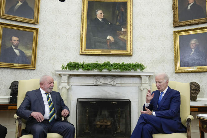 El presidente brasileño Lula habla con Joe Biden en la Casa Blanca en Washington el 11 de febrero de 2023.