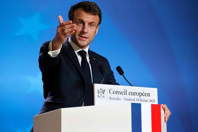 Emmanuel Macron à l’issue d’un sommet des chefs d’Etat européens à Bruxelles, le 10 février 2023.