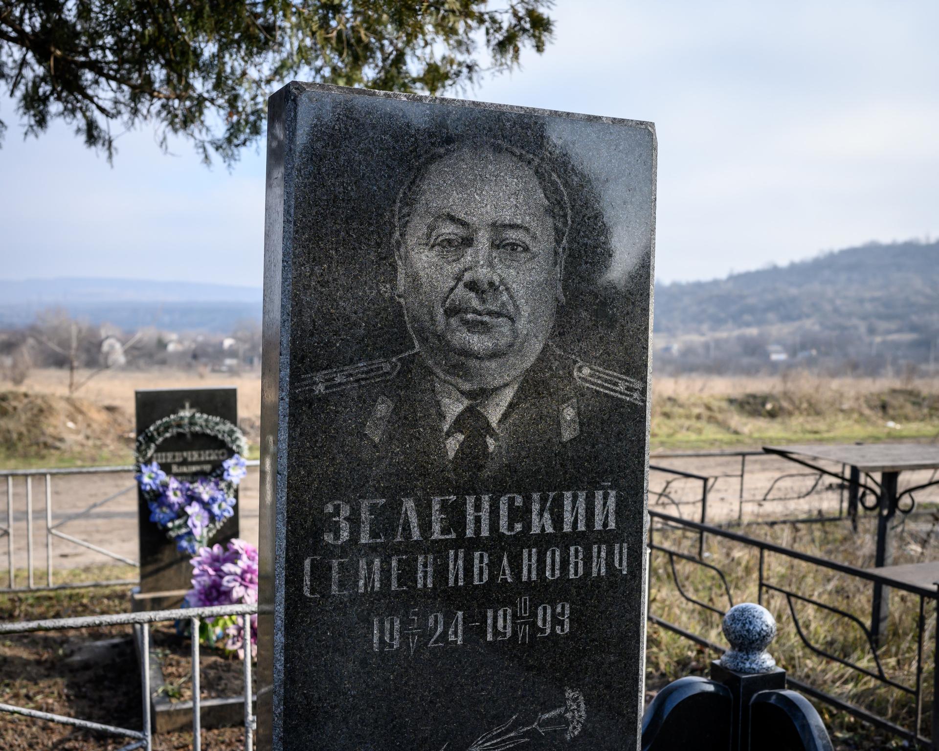 La tumba del abuelo de Volodymyr Zelensky, en Kryvyi Rih, el 26 de enero de 2023. 