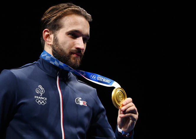El francés Romain Cannone, medallista de oro en espada individual masculina, durante los Juegos Olímpicos de Tokio 2020, en el Makuhari Messe Hall en Chiba, Japón, el 25 de julio de 2021.