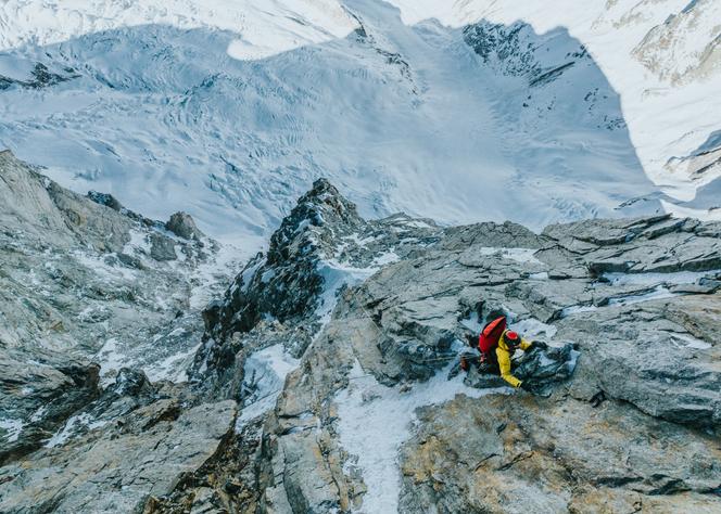 Charles Dubouloz, Symon Welfringer y Clovis Paulin en la ascensión directa de Pointe Walker, en las Grandes Jorasses, del 9 al 13 de febrero de 2023.