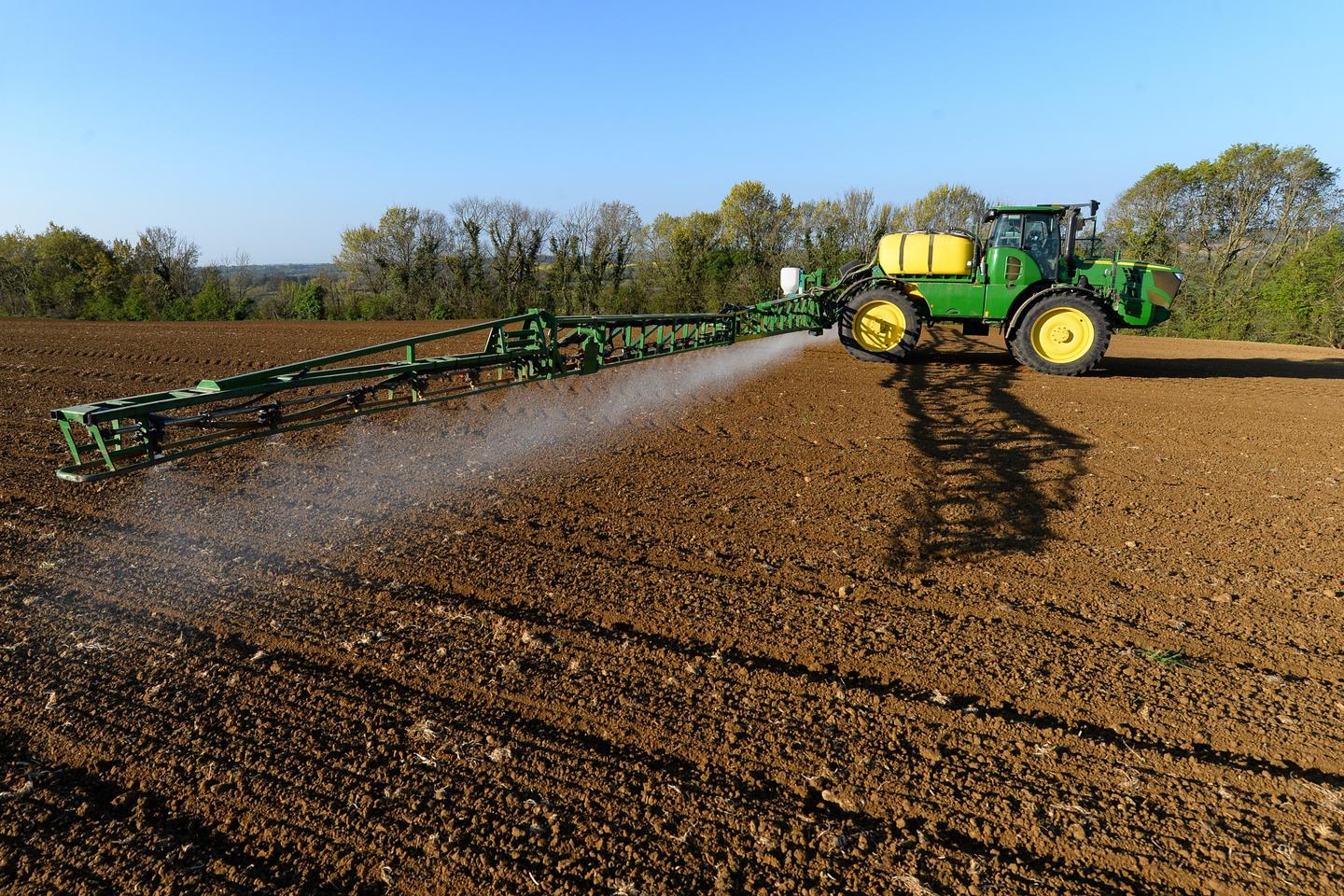 EU Commission to prolong use of glyphosate for 10 years after states fail to agree