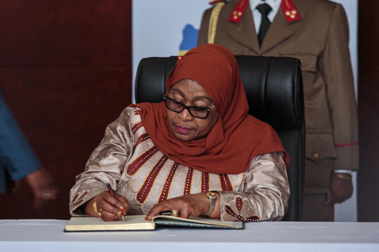 El presidente de Tanzania, Samia Suluhu Hassan, durante una cumbre de la Comunidad de África Oriental en Bujumbura, Burundi, el 4 de febrero de 2023.