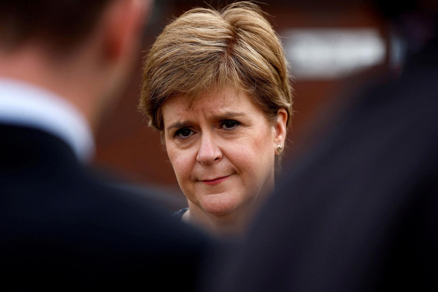En Escocia, la Primera Ministra, Nicola Sturgeon, anunció la salida