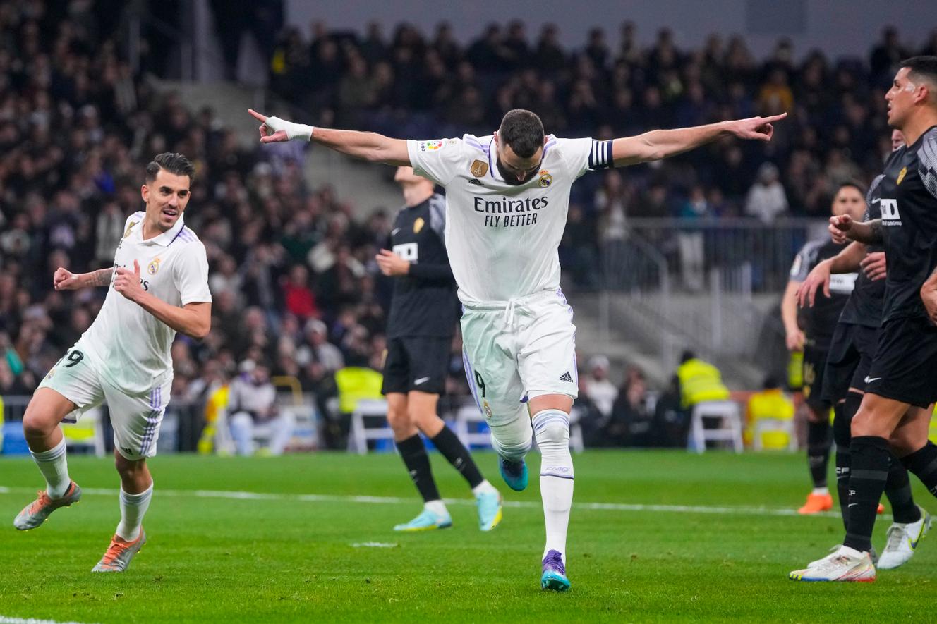 Karim Benzema durante el partido de La Liga, el campeonato español, entre el Real Madrid y Elche CF en el estadio Santiago Bernabeu, en Madrid, el 15 de febrero.
