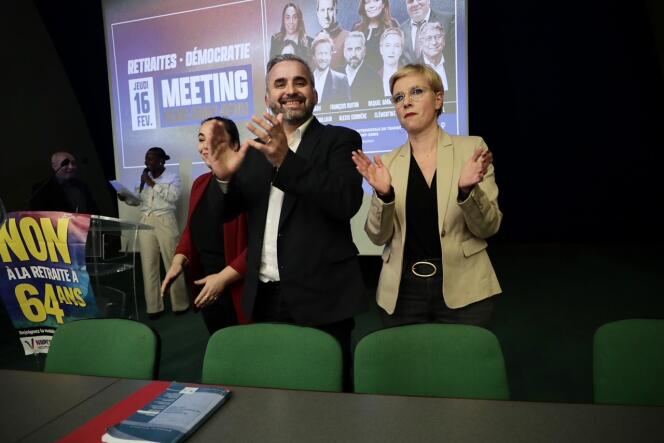 Los diputados Alexis Corbière y Clémentine Autain, durante la reunión organizada por los diputados “rebeldes”, en presencia de otros cargos electos de Nupes, en Bobigny (Seine-Saint-Denis), el jueves 16 de febrero de 2023 por la tarde.
