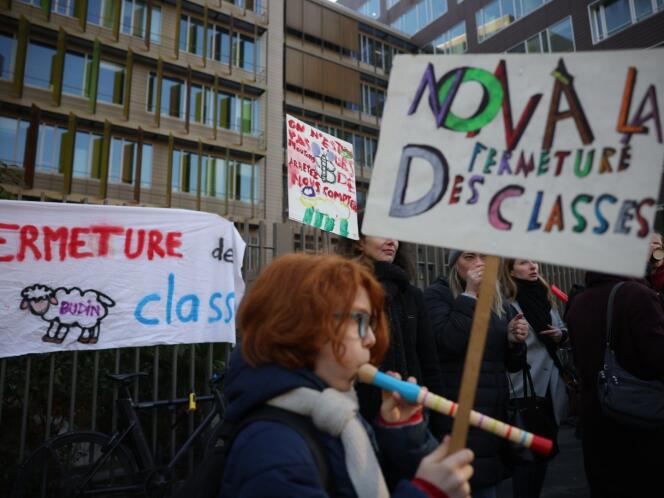 Demonstration against class closures in front of the Paris rectorate, February 14, 2023. 