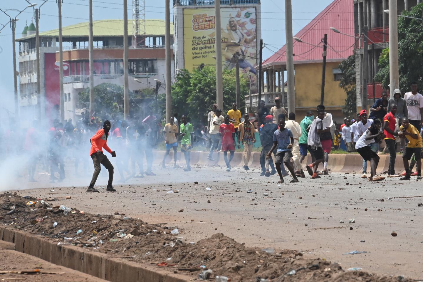 In Guinea, the junta threatens to ban political parties after unrest in