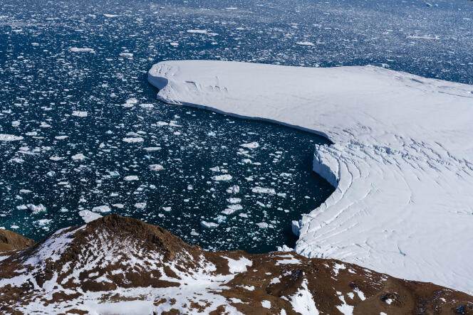 Vue aérienne du glacier Larsen Inlet, en mer de Weddell (Antarctique), en janvier 2022.