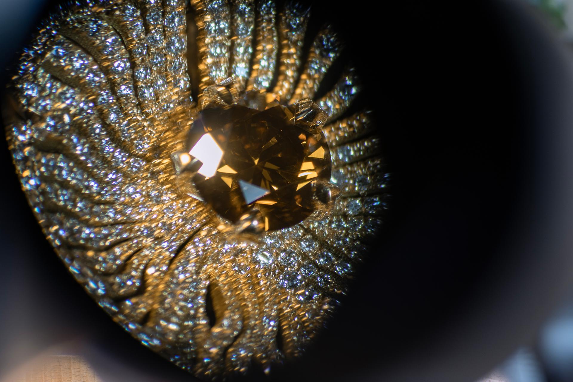 Loin des grands joailliers du luxe des PME pionnieres dans le diamant de synthese