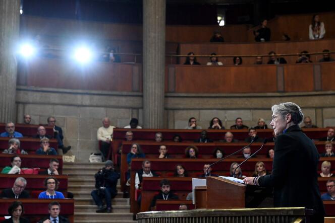 La Primera Ministra, Elisabeth Borne, durante su discurso de lanzamiento de la convención ciudadana sobre el final de la vida, en el CESE, el 9 de diciembre de 2022.