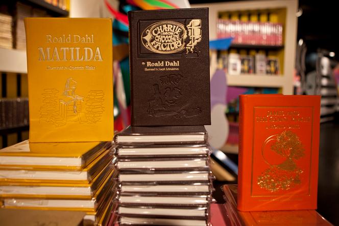 Des livres de Roald Dahl disposés sur un étal dans une boutique à New York, le lundi 21 novembre 2021. 