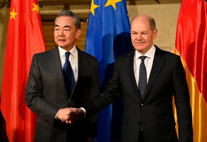 Chinese Foreign Minister Wang Yi and German Chancellor Olaf Scholz (R) at the Munich Security Conference in Germany on February 17, 2023.