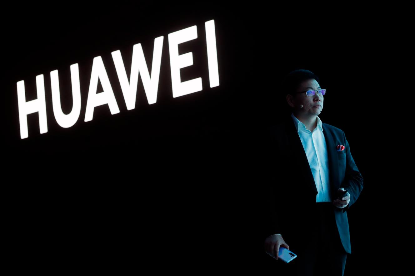 El CEO de Huawei, Richard Yu, durante una presentación en París el 26 de marzo de 2019.