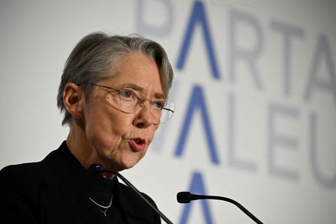 Elisabeth Borne en la convención Renaissance sobre el valor compartido, en París, el 20 de febrero de 2023.