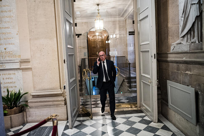 El diputado y presidente del partido Les Républicains, Eric Ciotti, en la Salle des Quatre-Colonnes, en la Asamblea Nacional, en París, el 16 de febrero de 2023.