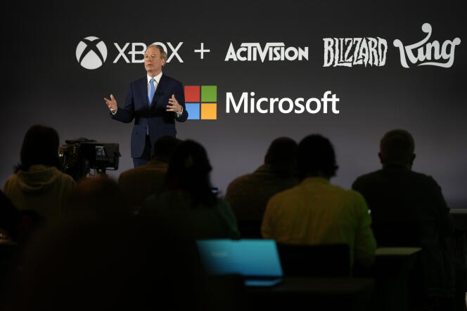 Le président de Microsoft, Brad Smith, durant une conférence de presse à Bruxelles le 21 février.